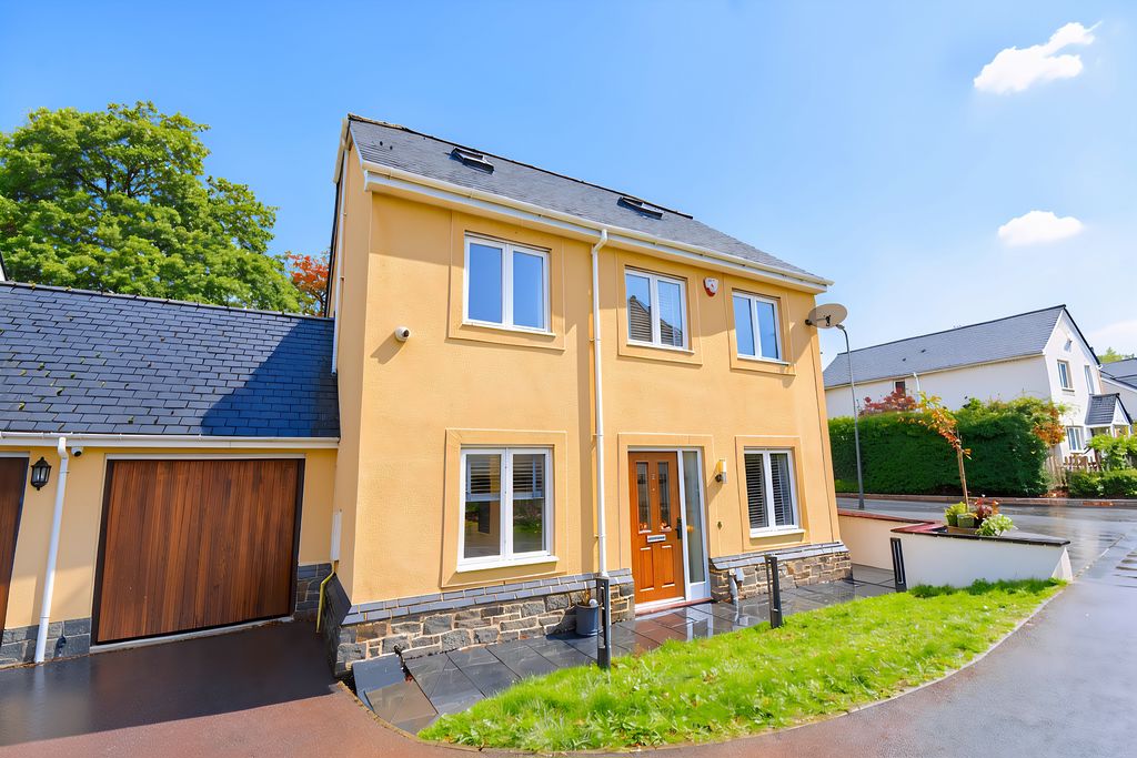 Front Elevation and Garage- click for photo gallery